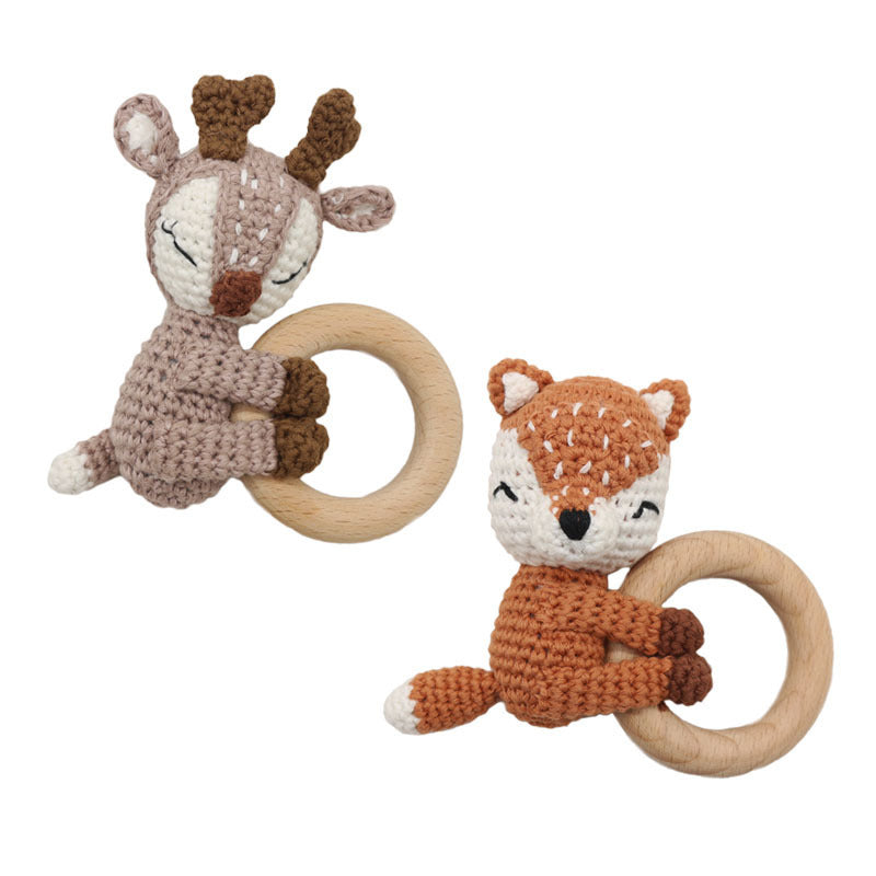 Hochet en bois et crochet fait main
