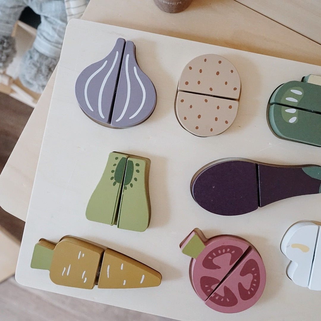 Planche à découper et légumes en bois Montessori
