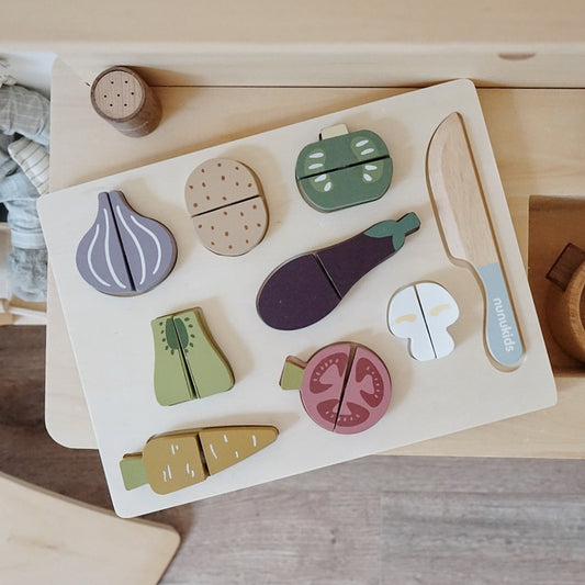 Planche à découper et légumes en bois Montessori