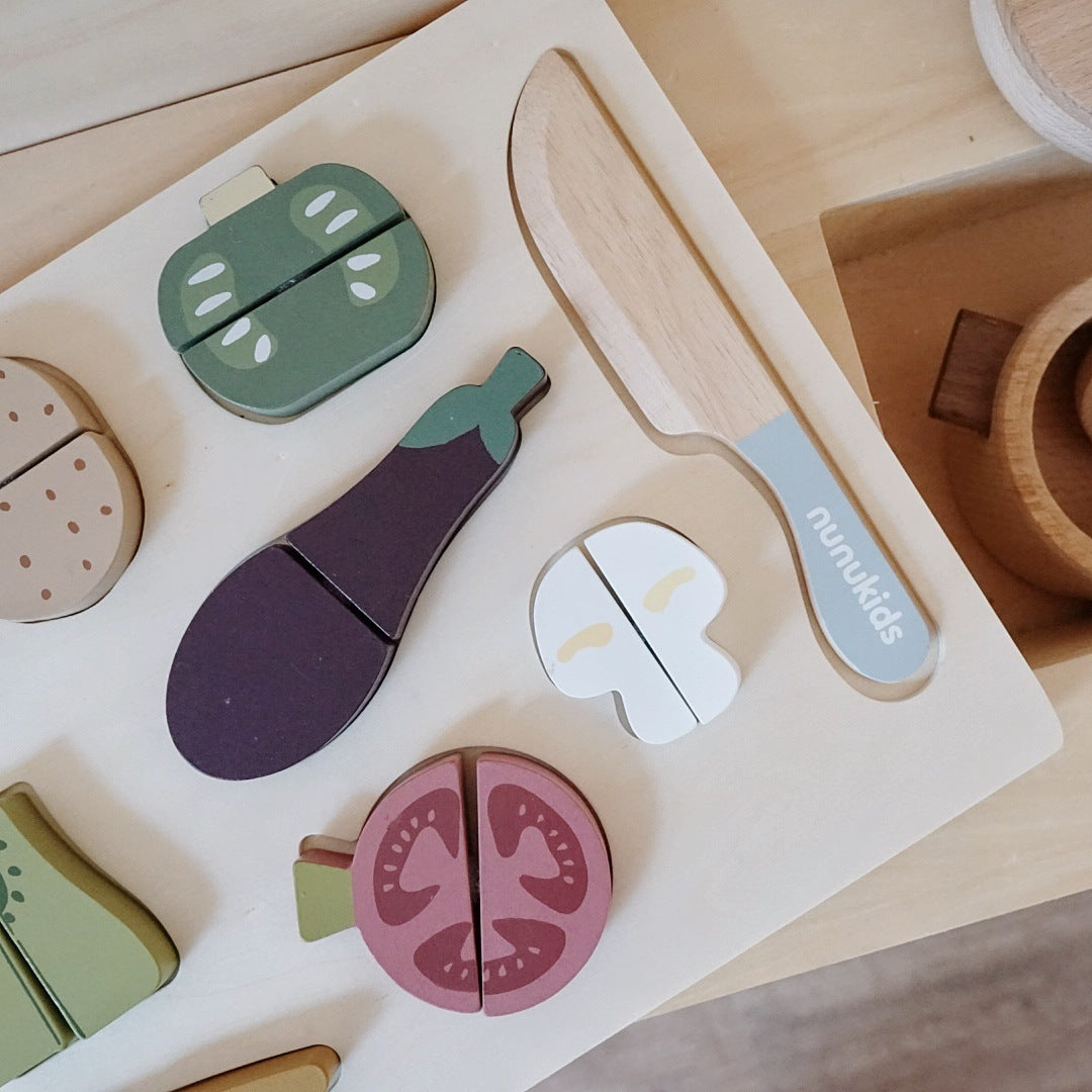 Planche à découper et légumes en bois Montessori