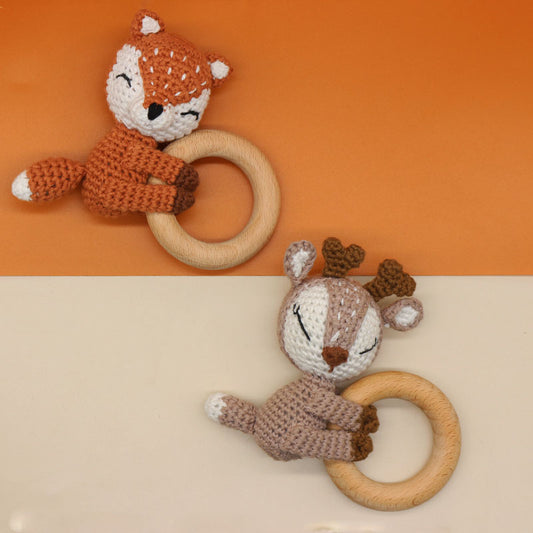 Hochet en bois et crochet fait main